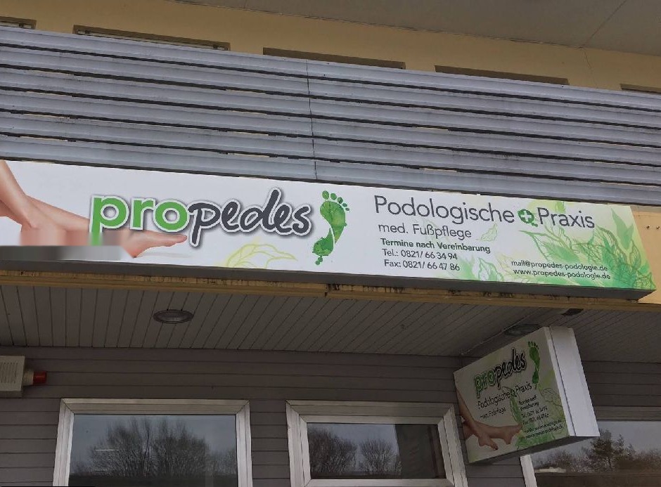 propedes Podologische Praxis, eigenes Praxisschild